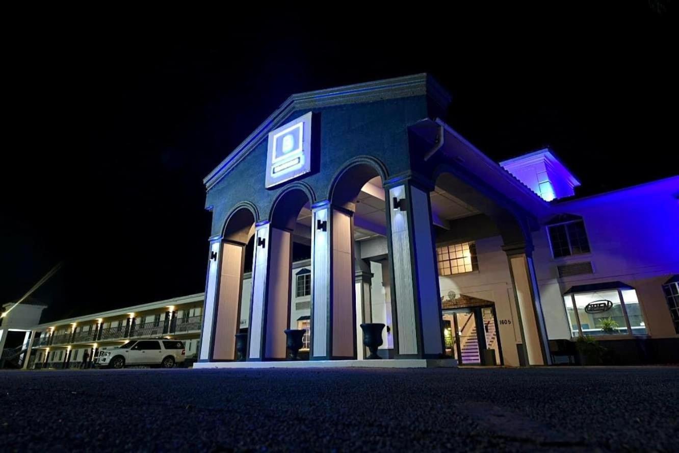 Boardwalk Suites Lafayette Exterior photo